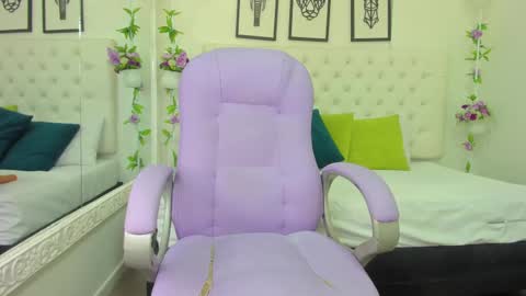 Snapshot of jenny_stark chatting on March 7, 7:27 pm jenny_stark online show from March 7, 7:27 pm