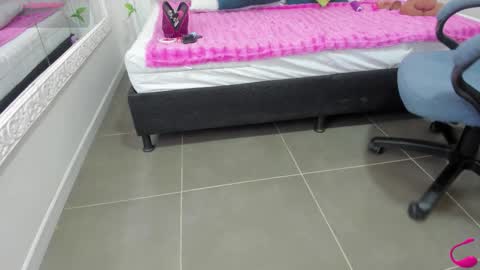 Snapshot of jenny_stark chatting on October 11, 6:54 pm jenny_stark online show from October 11, 6:54 pm