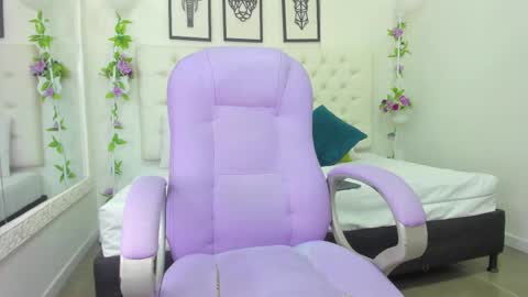 Snapshot of jenny_stark chatting on February 18, 7:43 pm jenny_stark online show from February 18, 7:43 pm