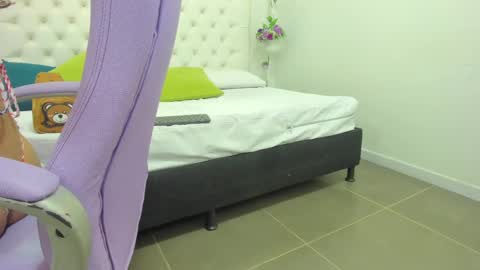 Snapshot of jenny_stark chatting on February 23, 7:12 pm jenny_stark online show from February 23, 7:12 pm