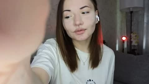 Lily online show from May 12, 2:24 pm
