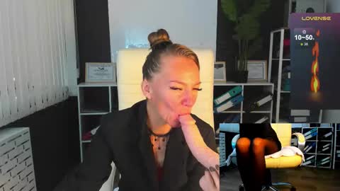 Snapshot of jesica_moon_peachy chatting on September 13, 1:35 am jesica_moon_peachy online show from September 13, 1:35 am