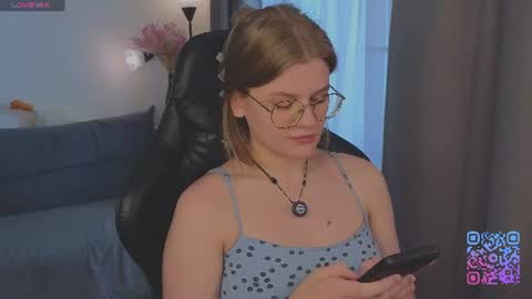  JessieVibes online show from June 14, 2:06 pm