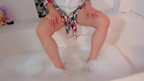 Snapshot of jess1ca_herrera chatting on February 25, 9:37 pm jessica herreraToday I will be your devil and you my victim online show from February 25, 9:37 pm