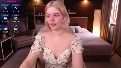 Snapshot of jess_marais chatting on September 21, 7:40 am Jess online show from September 21, 7:40 am