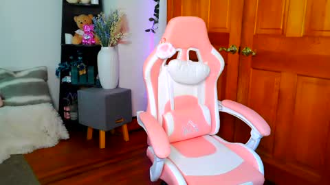 Jessabelle Diamond online show from June 17, 1:12 pm