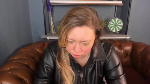 Snapshot of jessica_foxie chatting on January 3, 12:41 pm Jessica online show from January 3, 12:41 pm