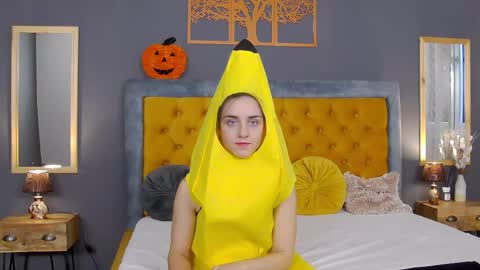 Jessica White online show from October 30, 5:43 am