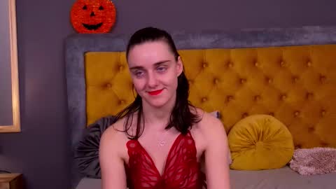 Jessica White online show from December 3, 5:10 am