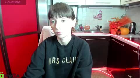 jessicaforris online show from December 1, 7:45 am