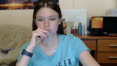 jessicaholland1 online show from June 20, 6:44 pm