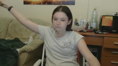 jessicaholland1 online show from June 4, 7:18 pm