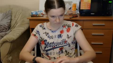 jessicaholland1 online show from July 10, 6:08 pm