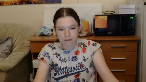 jessicaholland1 online show from July 6, 6:10 pm