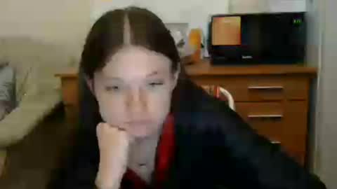 jessicaholland1 online show from July 8, 6:43 pm