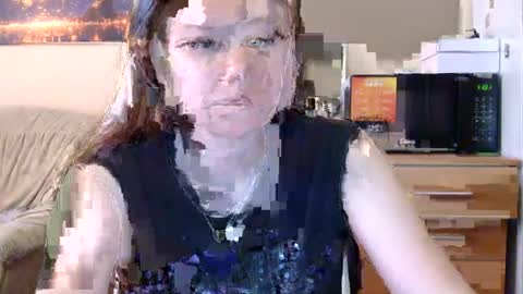 jessicaholland1 online show from June 17, 6:04 am