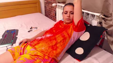 jessiestar3 online show from July 14, 2:05 am