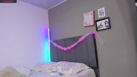 Snapshot of jhacky_sweet chatting on December 24, 12:55 am jhackelin My independent account online show from December 24, 12:55 am