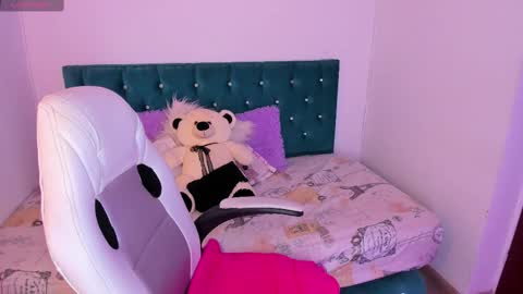 Snapshot of jhiinny_brownn chatting on February 27, 11:31 am Jhiinny online show from February 27, 11:31 am