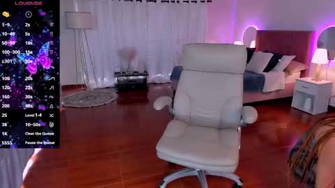 Snapshot of jhonson_karla chatting on September 24, 6:18 pm jhonson_karla online show from September 24, 6:18 pm