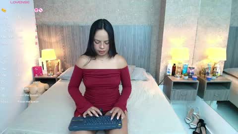 Jimena Salazar online show from June 4, 7:40 pm