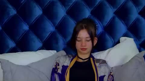 JiwonWong online show from July 18, 11:35 am