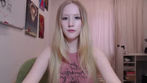 joan_kiss online show from July 17, 7:35 am
