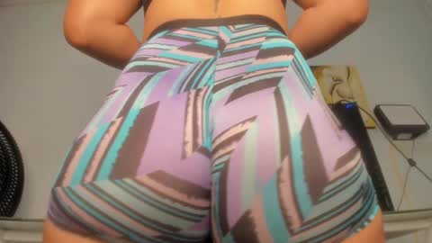 Snapshot of joanyo_brown chatting on December 25, 9:22 pm joanyo_brown online show from December 25, 9:22 pm