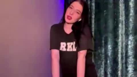 Sarah online show from March 11, 3:58 pm