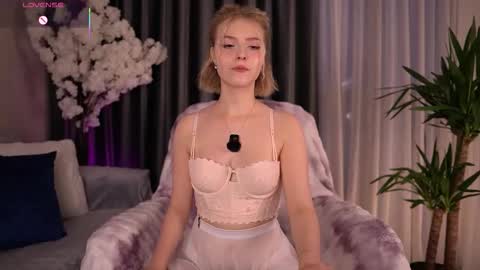 Snapshot of joice_queen chatting on September 18, 2:32 am Paula online show from September 18, 2:32 am