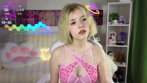 Snapshot of joice_queen chatting on March 6, 7:32 pm Paula online show from March 6, 7:32 pm