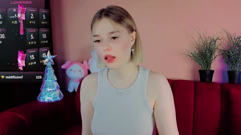 Snapshot of joice_queen chatting on December 5, 10:23 pm Paula online show from December 5, 10:23 pm