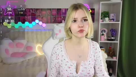 Snapshot of joice_queen chatting on March 12, 11:33 pm Paula online show from March 12, 11:33 pm