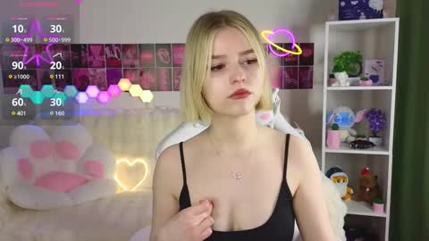 Snapshot of joice_queen chatting on February 19, 9:03 pm Paula online show from February 19, 9:03 pm