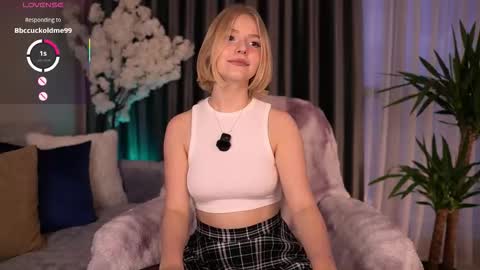 Snapshot of joice_queen chatting on September 12, 2:45 am Paula online show from September 12, 2:45 am