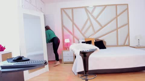 Pantyhose Queen online show from December 31, 6:02 pm