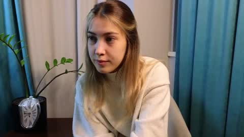 Viola online show from September 12, 1:07 pm