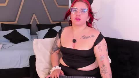 Juana Valkiria online show from June 13, 3:37 am