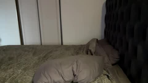 Lola online show from March 31, 8:14 am