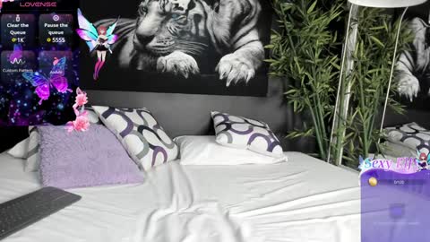 JUANITA online show from December 26, 7:05 pm