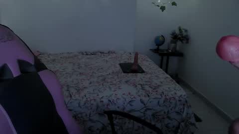 Snapshot of juicy_elenxx chatting on October 12, 8:44 pm EleN online show from October 12, 8:44 pm