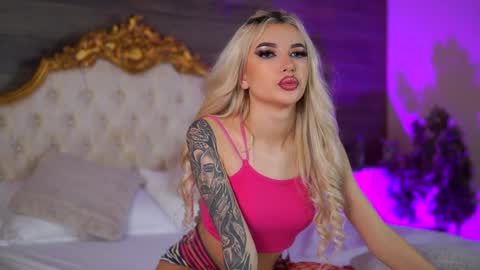 Snapshot of juicy_jessye chatting on February 2, 7:35 pm Jessye online show from February 2, 7:35 pm