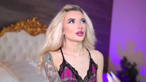 Snapshot of juicy_jessye chatting on February 11, 7:48 pm Jessye online show from February 11, 7:48 pm