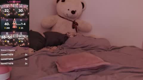 Snapshot of juicy_mystery chatting on February 5, 2:37 pm laura online show from February 5, 2:37 pm