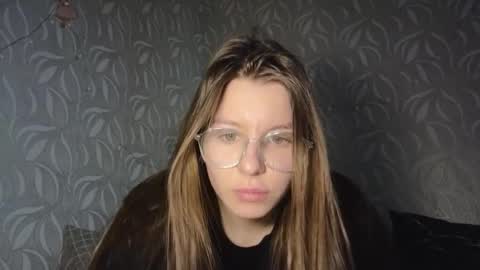 laura online show from November 23, 8:27 am