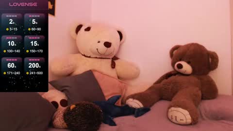 Snapshot of juicy_mystery chatting on December 13, 2:05 pm laura online show from December 13, 2:05 pm