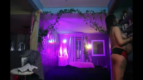 juicyjayxxx69 online show from April 29, 3:43 am