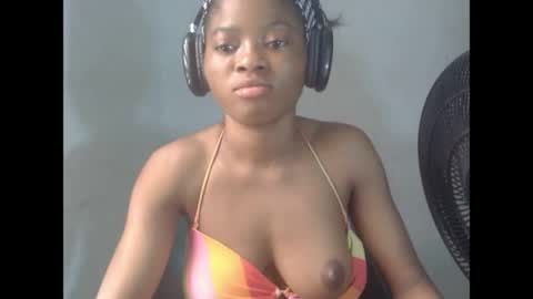 juicynpinkx online show from April 13, 9:10 am