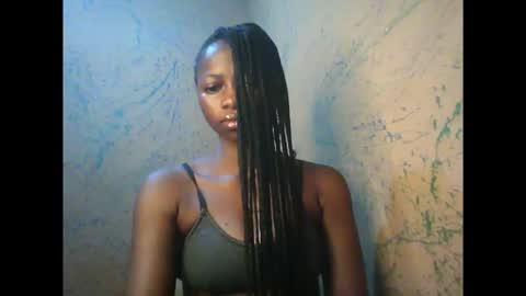 Snapshot of juicypiexx chatting on October 9, 5:00 am juicypiexx online show from October 9, 5:00 am