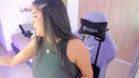 Snapshot of juli_santos_22 chatting on December 28, 12:45 pm juli_santos_22 online show from December 28, 12:45 pm